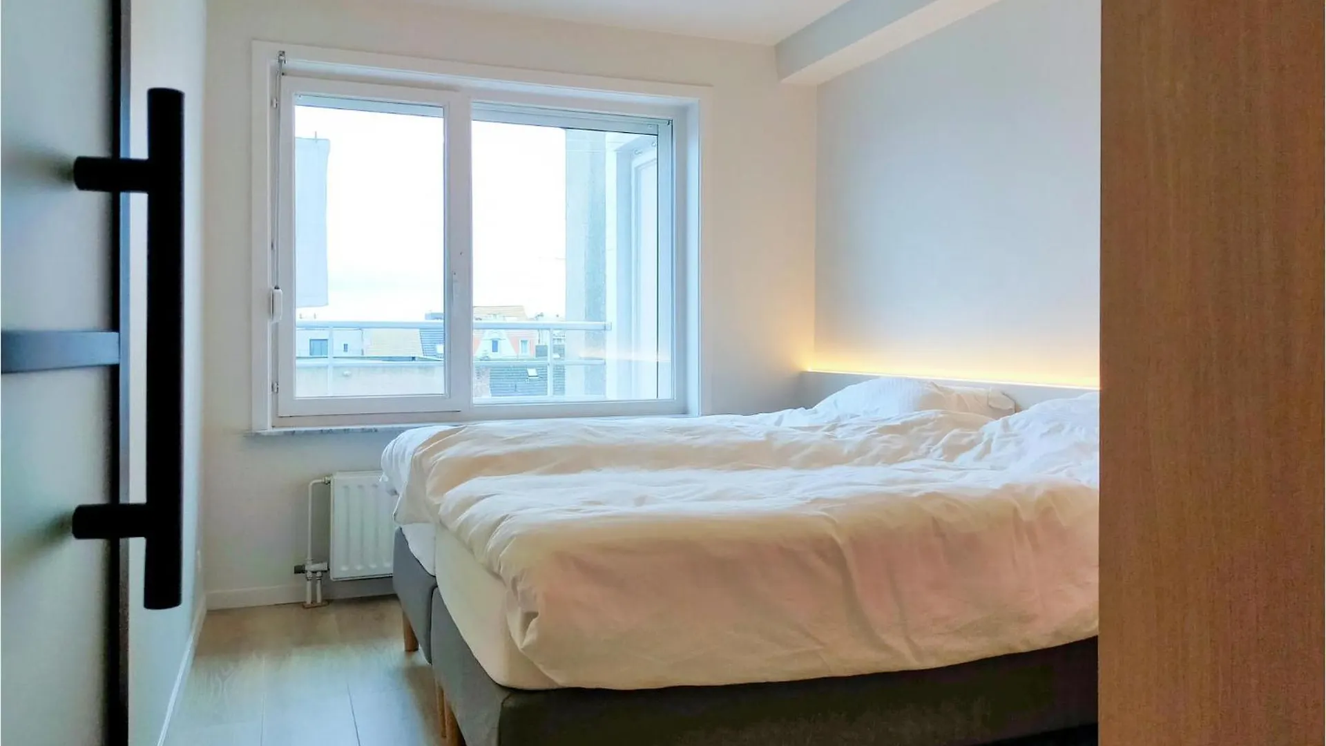 Beautiful Apartment In Oostende With House Sea View