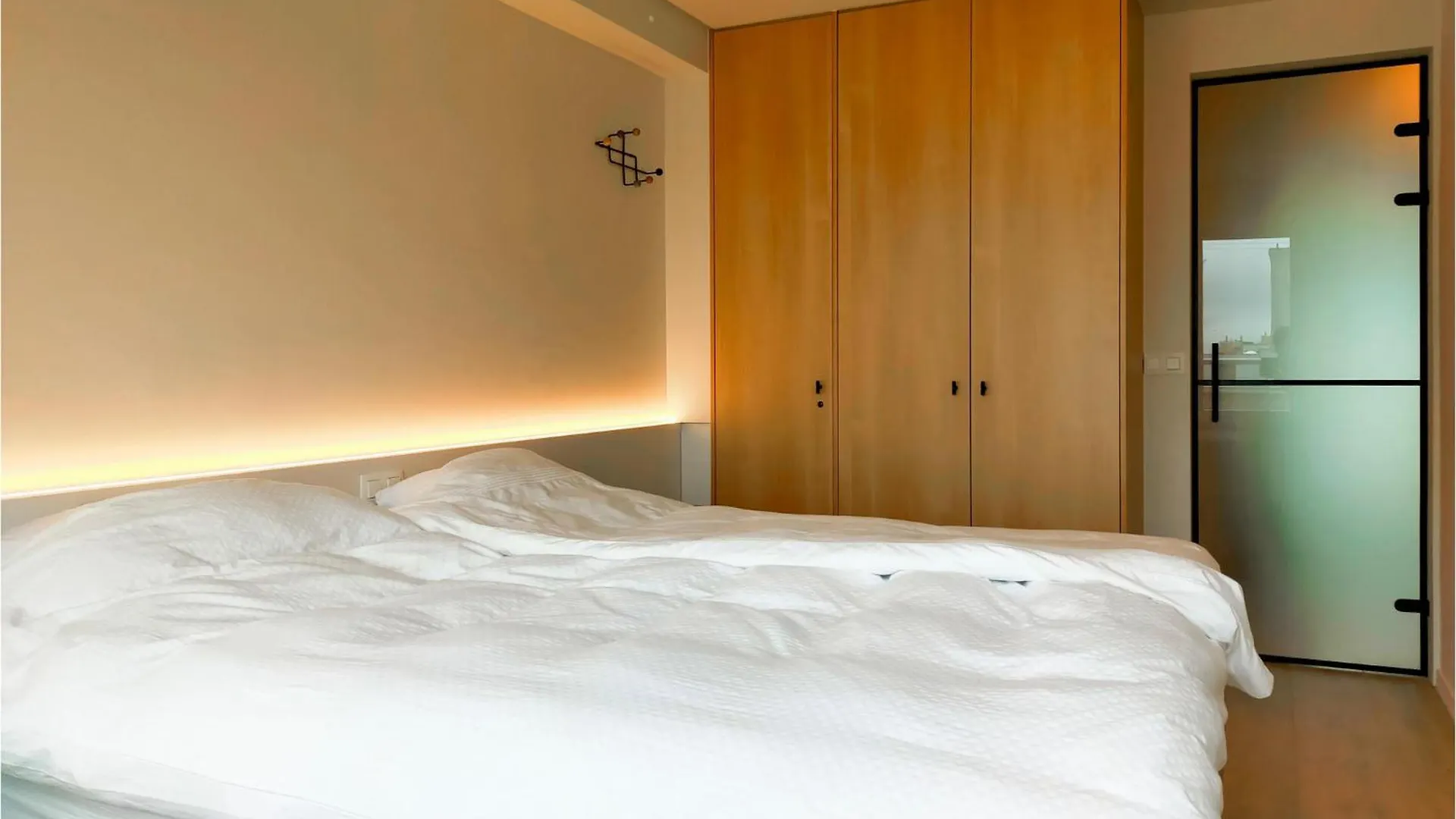Beautiful Apartment In Oostende With House Sea View