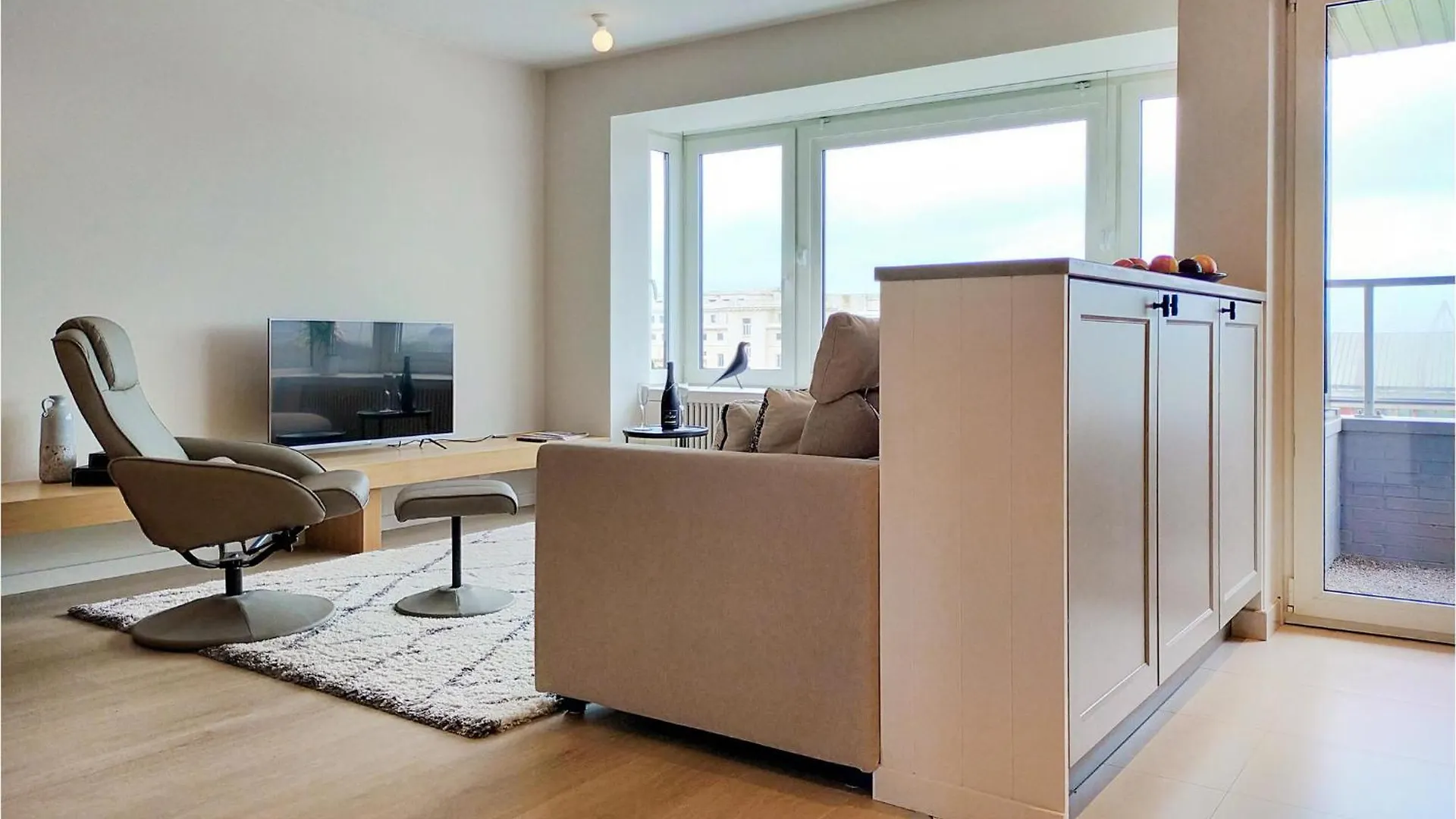Beautiful Apartment In Oostende With House Sea View